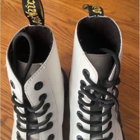 Great Condition size 8 White Dr. Marten’s. These are PERFECT! You will be happy! - Picture 7 of 9